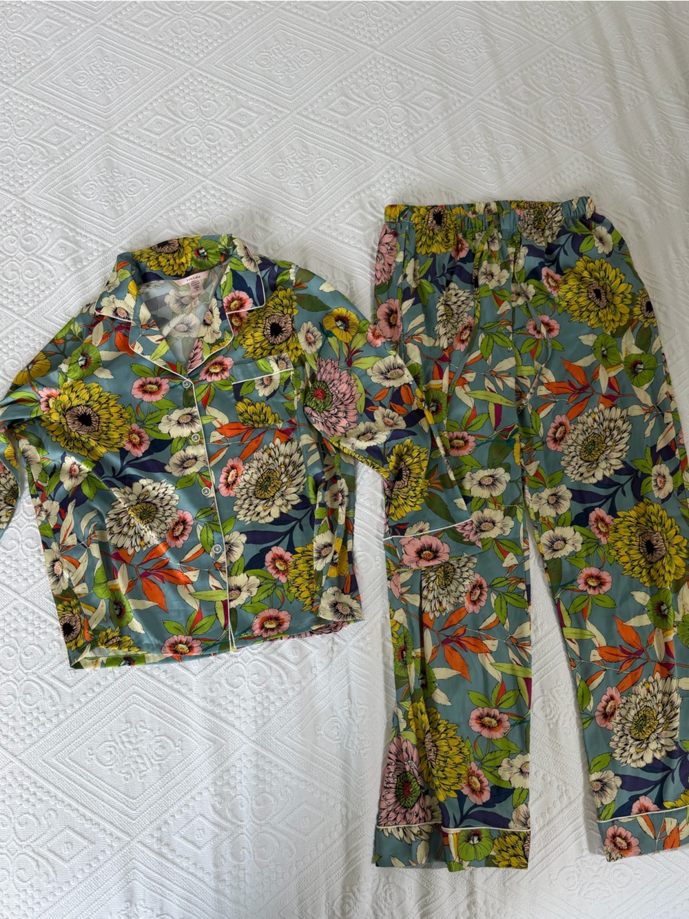 Yi Lu Lu Floral Satin Pajama Set Size S | Button Top & Pants